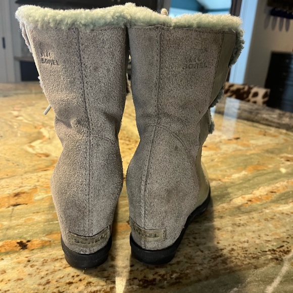 SOREL WOMEN'S JOAN OF ARCTIC™ WEDGE II SHEARLING BOOT in Quarry - 8.5 - Picture 9 of 10